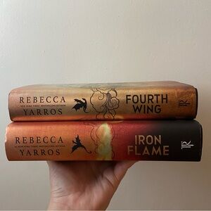 Book Bundle | Fourth Wing + Iron Flame | by: Rebecca Yarros